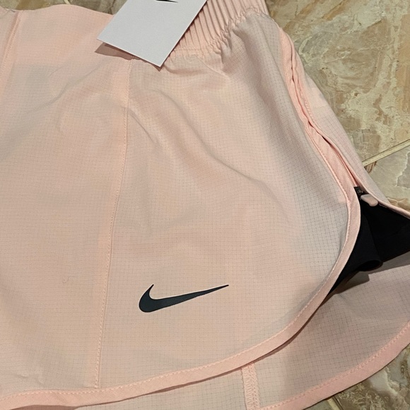 NEW🎉NIKE WOMENS ATHLETIC SHORTS IN BABY PINK - Picture 4 of 10